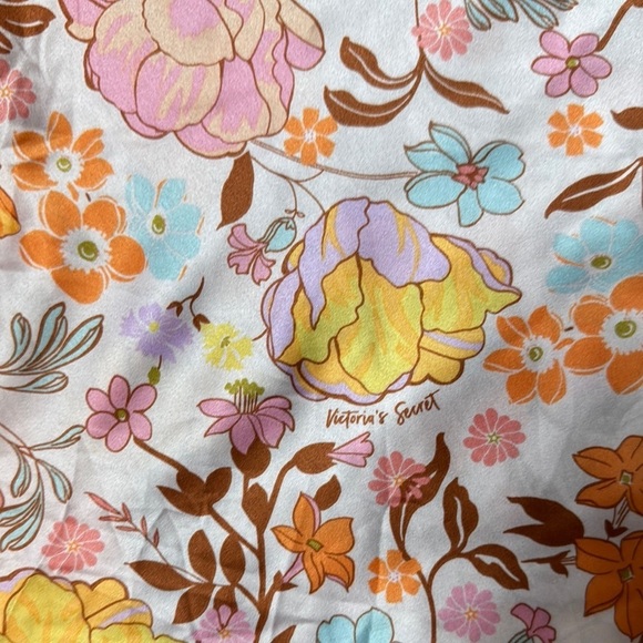NWT Victoria’sSecrets Floral silky strappy pajama/lingerie Top - Pink and Orange - Picture 2 of 11